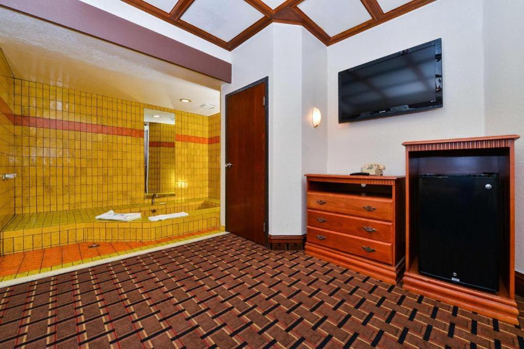 Americas Best Value Inn & Suites Los Angeles Downtown Sw Exterior photo